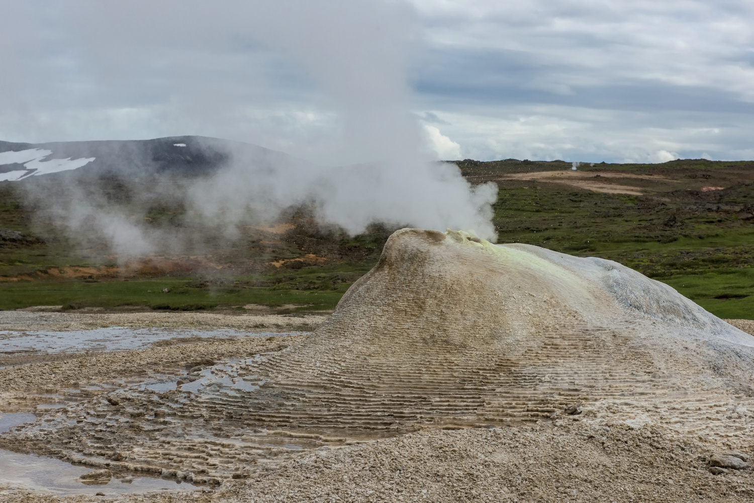 The hot springs of Hveravellir (Iceland)