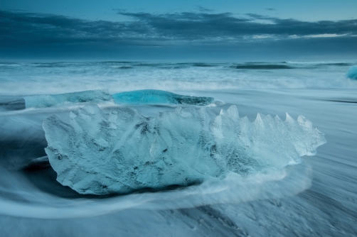 Near the Jökulsárlón lake is amazing...